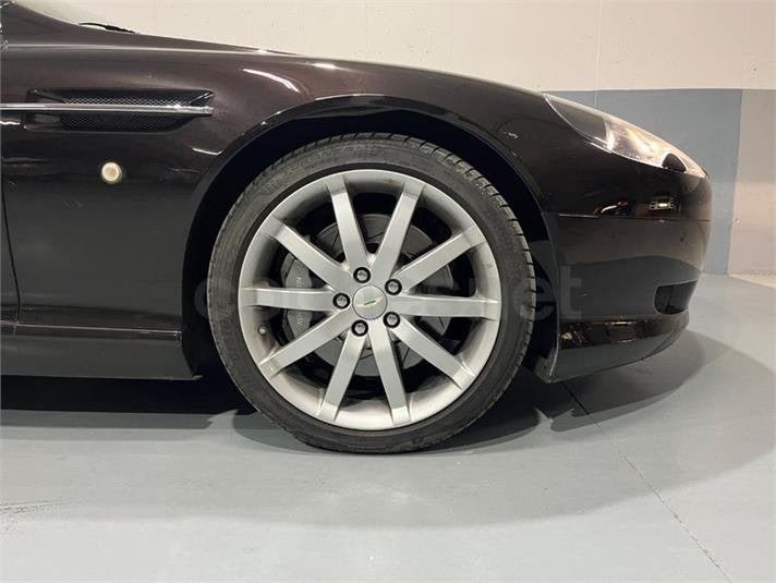 10-spoke alloy wheel